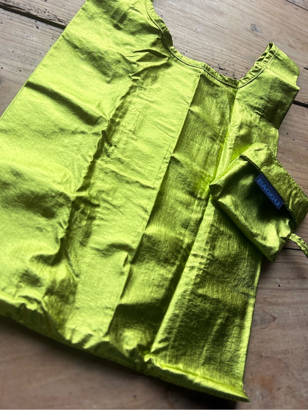 BAGGU Metallic Tote in Neon Lime Green - Picture 5 of 8